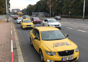 Taxikáři nebudou muset mít taxametry, novela jde do parlamentu