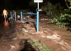 Přívalové deště zvedly hladiny řek až na třetí povodňové stupně. Hrozí nebezpečí