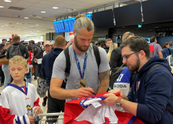 Čeští hokejisté přistáli na letišti Václava Havla po návratu z Finska