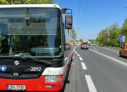 Dopravní nehoda v pražských Letňanech, při které se zranilo sedm osob