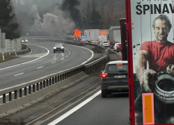 Hořící autobus na D5