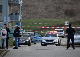 Útočníka, který napadl ženu sekyrou i seniora v lese právě zadržela policie!