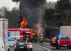 Hořící autobus na D5