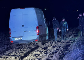 Policejní honička na D7! Po jednom z pasažérů pátrá i policejní vrtulník.