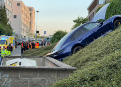 Porsche srazilo maminku s kočárkem