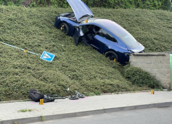 Porsche srazilo maminku s kočárkem