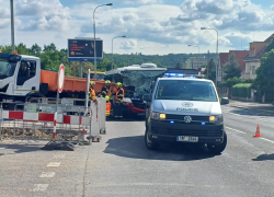 Nehoda autobusu a náklaďáku