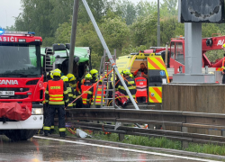 Vážná nehoda kamionu na Pražském okruhu