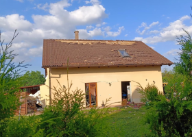 V Šonově na Náchodsku vybuchl dům, uvnitř naštěstí nikdo nebyl