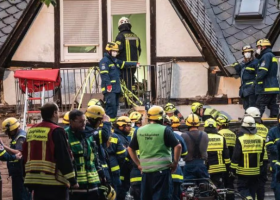 V Německu se zřítil hotel, jeden mrtvý a další lidé pod troskami