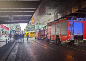 Berlínská policie pátrá po muži, který na nádraží odhodil tašku s výbušninou