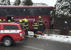 Dvě smrtelné nehody v jednu chvíli. Pravděpodobně indispozice řidiče